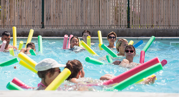 activité aquagym au parc aquatique du camping