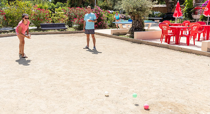 activité pétanque sur le boulodrome